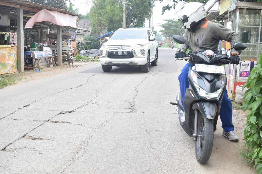 Lihat Belakang Sebelum Berbelok? Wajibkah?