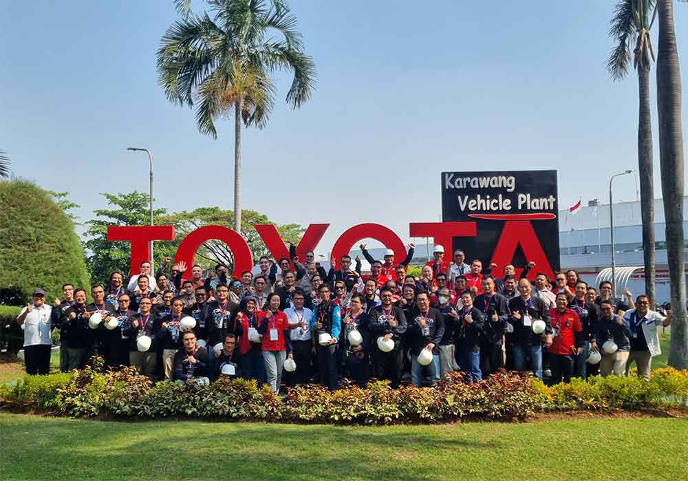 Berkolaborasi Dengan TFC, Komunitas AXIC Saksikan Langsung Produksi Mobil Hybrid di Indonesia